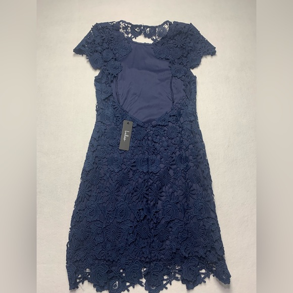 Lulus Navy Blue Open Back Dress all over lace - size Medium NWT - Picture 3 of 7